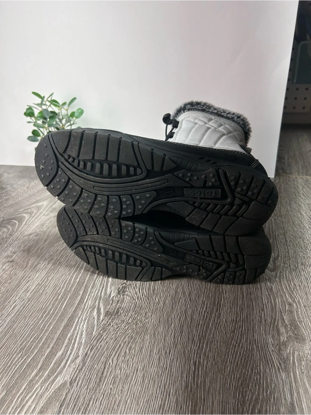 Totes Women’s Insulated Winter Snow Boots - White/Black